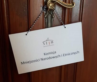 komisja MNE