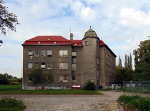 Dŏwno szkoła we Hruszowie (2019)