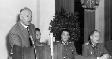 Albert Norden, kumpel Ericha Honeckera