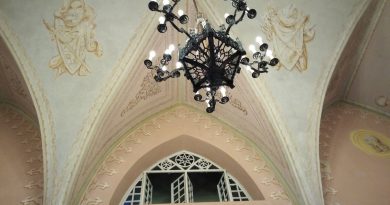 Halloweenowa opowieść o Zamku „Leśna Skała” w Szczytnej