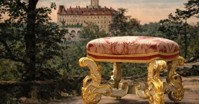 Barokowy taboret z zamku Książ wystawiony na sprzedaż